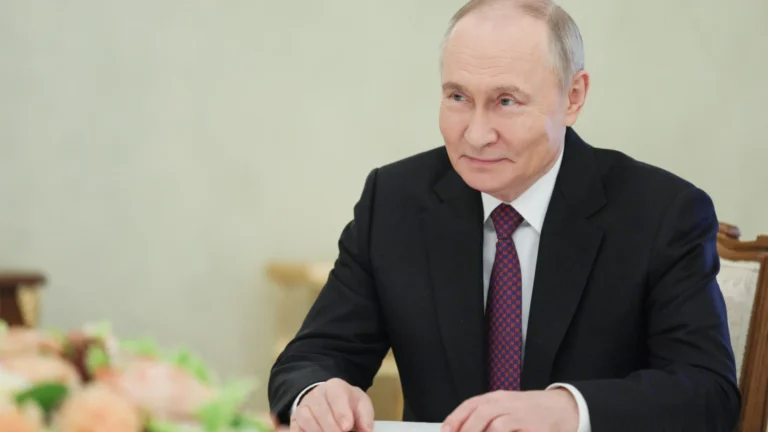 À espera de Trump, Putin busca apoio da China e da Índia