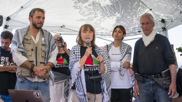 Greta anuncia flotilha com dezenas de embarcações para Gaza