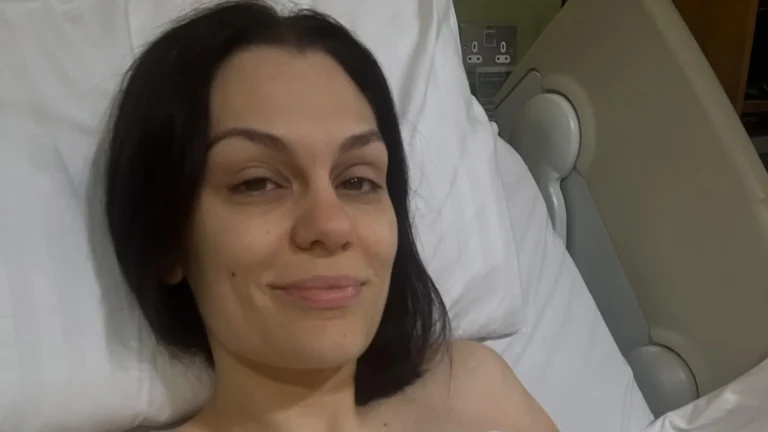 Jessie J volta às pressas ao hospital após sentir dificuldade para respirar