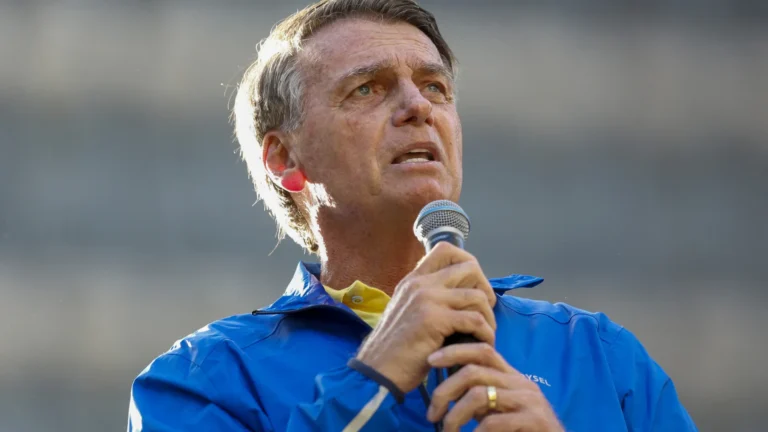 Prisão domiciliar de Bolsonaro: 53% são a favor e 47% contra, diz pesquisa Quaest