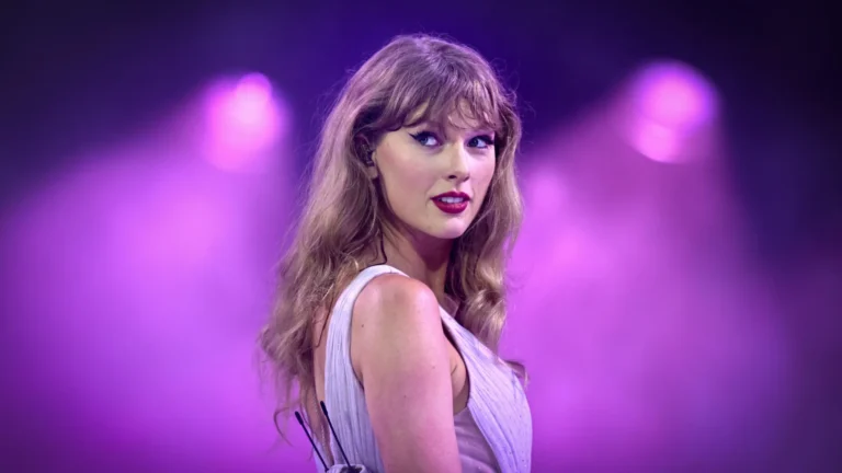 Grok, inteligência artificial de Elon Musk, cria nudes falsos de Taylor Swift