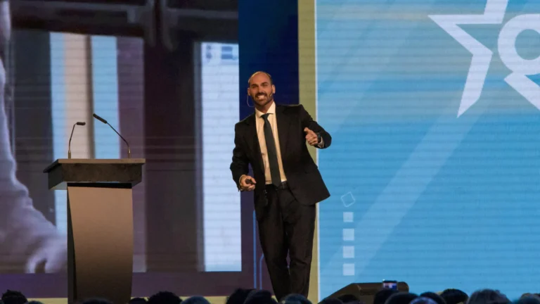 ‘FT’: Eduardo Bolsonaro prevê nova onda de sanções dos EUA ao País por julgamento de Bolsonaro