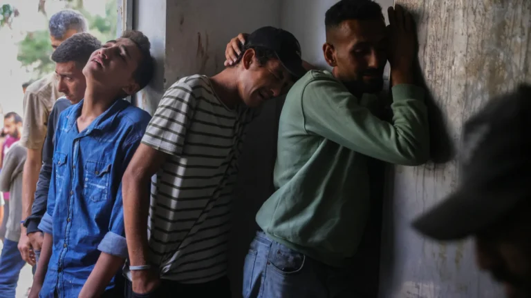 Acidente com caminhão de ajuda em Gaza mata 20 pessoas, dizem palestinos
