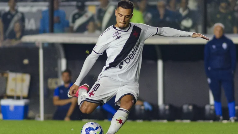 Coutinho celebra reencontro com Neymar em Vasco x Santos: ‘Um privilégio tê-lo aqui’