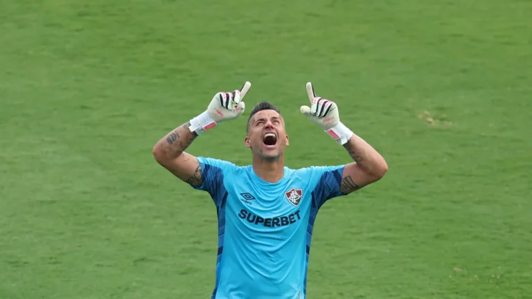 Fluminense liquida América de Cali em noite histórica de Fábio e avança na Sula