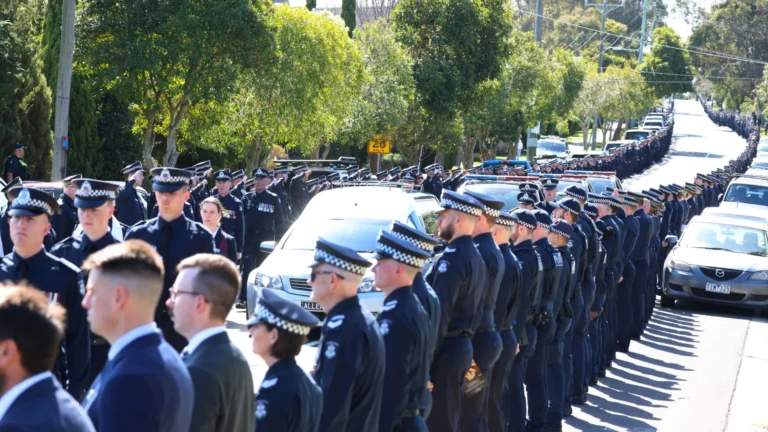 Austrália oferece R$ 3 milhões por suspeito da morte de policiais