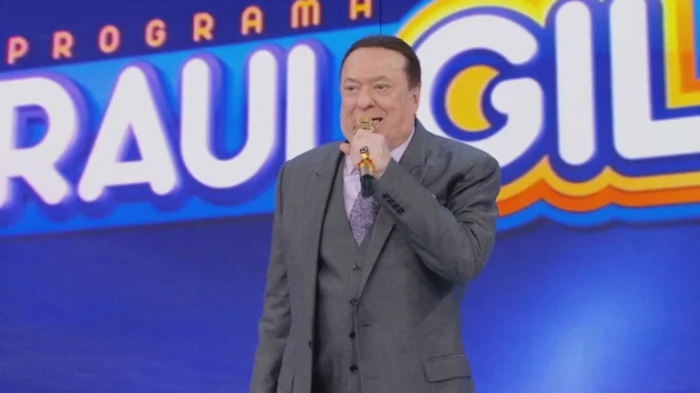 Internado, Raul Gil está estável após diverticulite aguda e desidratação