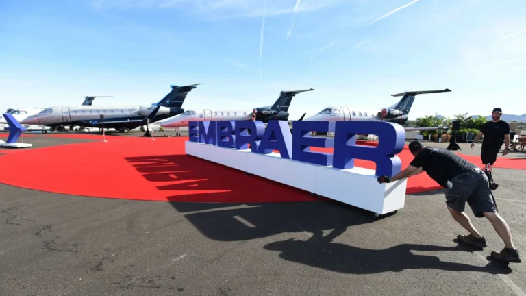 Panamá assina contrato de aquisição de 4 aeronaves A-29 Super Tucano da Embraer