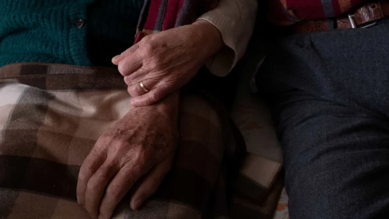 Casal morre no mesmo dia após 50 anos de união: “Como se soubessem…”