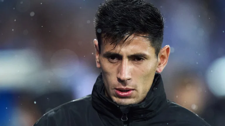 Após acerto com Gustavo Henrique, Corinthians foca em renovação de Angileri