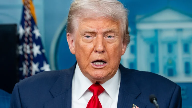 Washington critica ‘ocupação militar’ e processa Trump por enviar Guarda Nacional