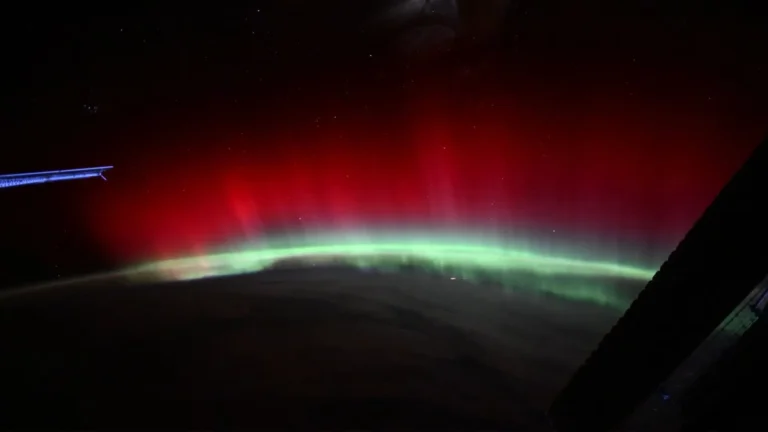 Astronauta da NASA partilha vídeo de uma (rara) aurora vermelha