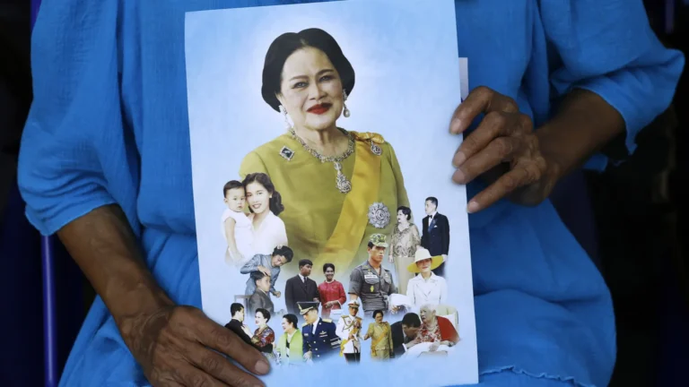Rainha-mãe da Tailândia morre aos 93 anos