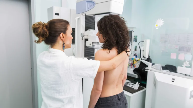 Sinais sutis do corpo podem indicar risco de câncer de mama
