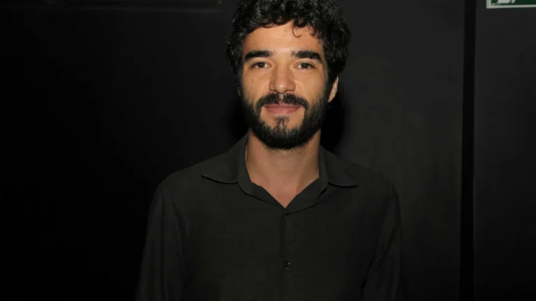 Dostoiévski sempre foi pop, diz Caio Blat, que leva ‘Os Irmãos Karamázov’ a balada eletrônica