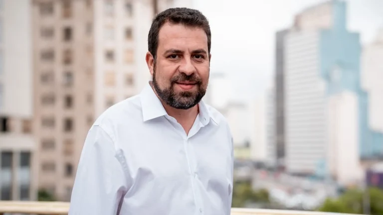 Lula confirma Boulos ministro da Secretaria-Geral da Presidência mirando reanimar base social