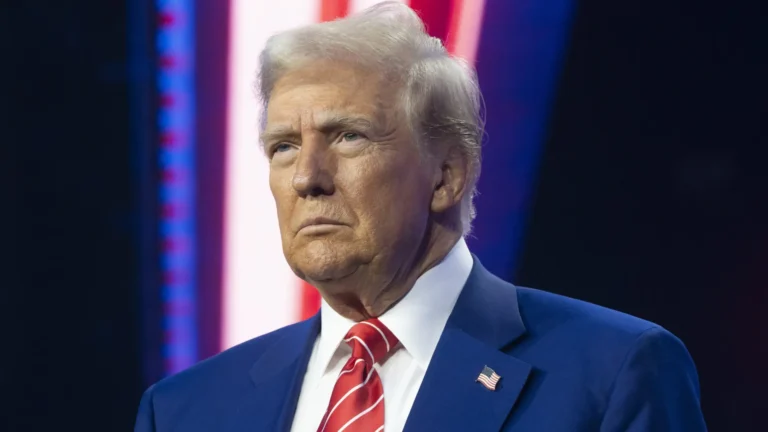 Após salão de festas, Trump quer construir um ‘Arco do Triunfo’ em Washington
