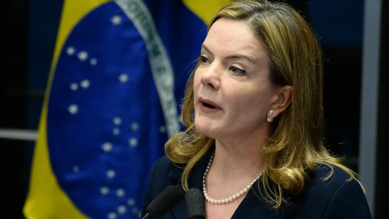 Gleisi defende decreto que aumenta poderes de Janja e oposição tenta sustar