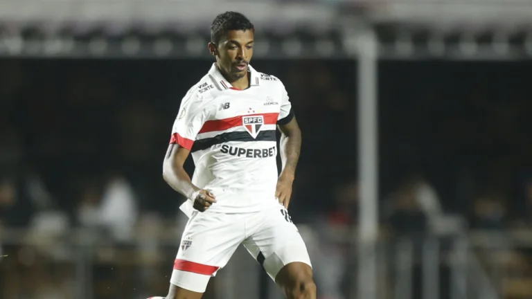 Luiz Gustavo não cogita aposentadoria, e futuro será definido em dezembro