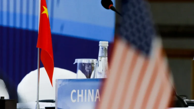 EUA impõem tarifa de 100% a 150% sobre produtos marítimos e logísticos da China