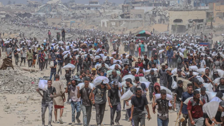 Israel segura ajuda a Gaza até que Hamas entregue corpos de reféns