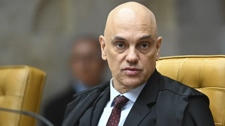 Moraes reconhece erro judicial e concede liberdade provisória a réu do 8/1