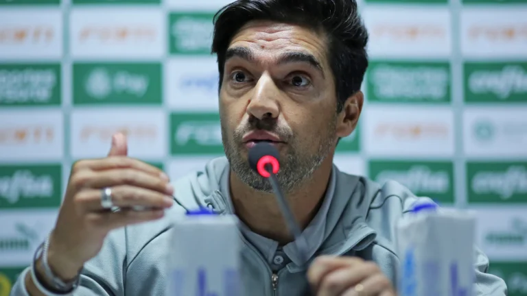 Palmeiras e Abel reencontram Tiago Nunes, que vive clima de revanche na LDU