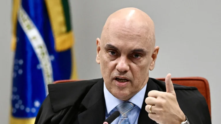 Moraes autoriza Bolsonaro a receber atendimento médico em casa