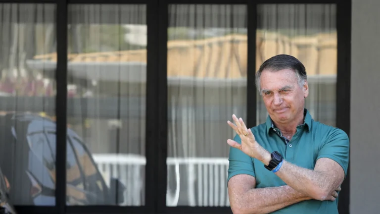 Moraes autoriza Bolsonaro a receber visitas para festa de 15 anos da filha