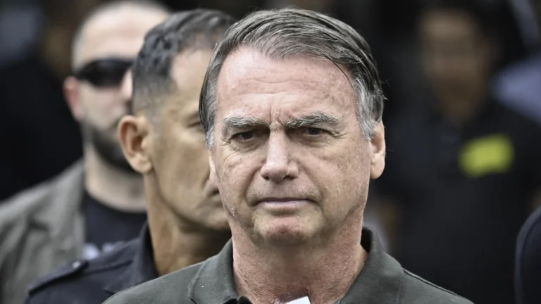 Defesa de Bolsonaro pede visita de Valdemar 1 dia após reabertura de investigação