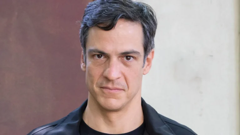 ‘Agi como um trombadinha’, diz Mateus Solano sobre a polêmica do celular em peça