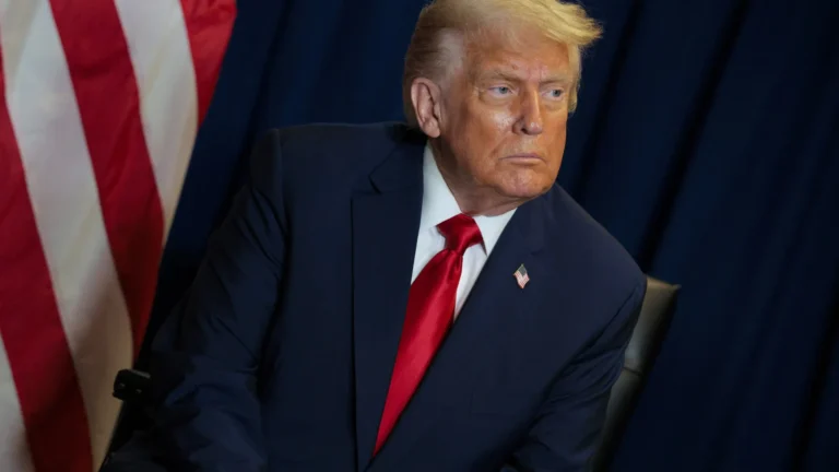 Bilionário amigo de Trump pagou militares durante o shutdown, diz jornal