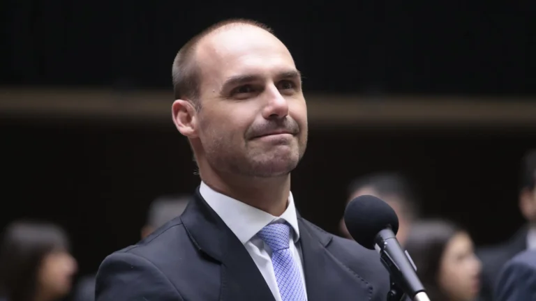 Câmara e Motta rejeitam explicar eventual votação de Eduardo Bolsonaro dos EUA