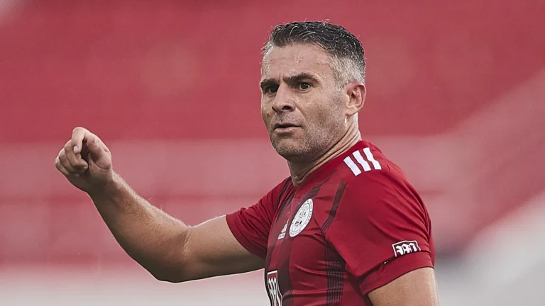 “Loucura”! Time com policial e guarda prisional faz história na UEFA