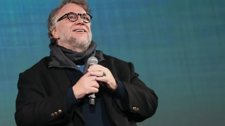 Guillermo del Toro diz que prefere morrer a usar IA generativa em seus filmes
