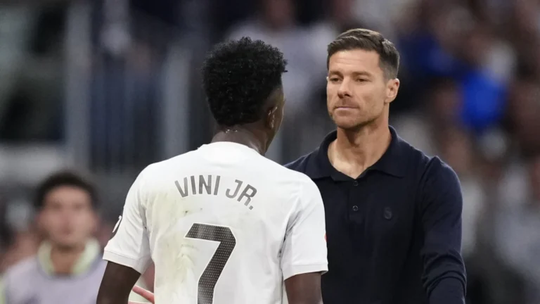 Cara a cara no Real: Vinícius pede desculpas e Xabi impõe limites