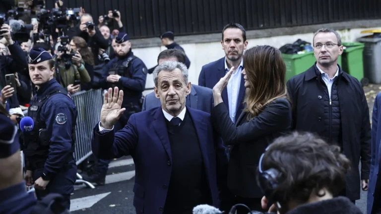 Justiça francesa autoriza libertação de Sarkozy após 20 dias preso