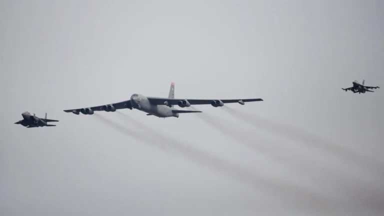 EUA enviam bombardeiros à costa da Venezuela pela 4ª vez