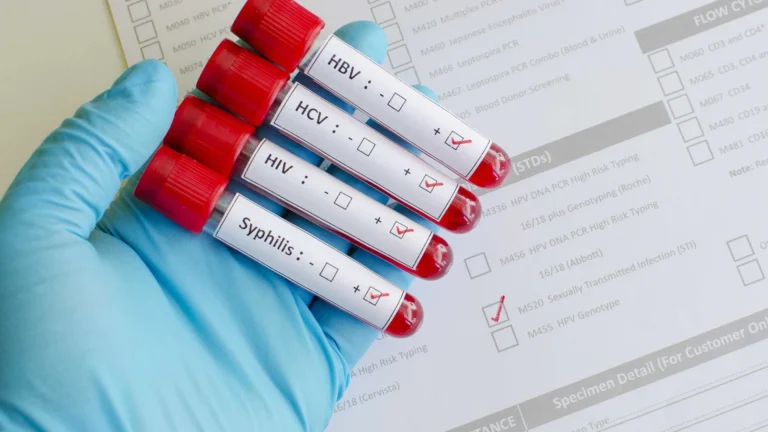 Gonorreia está se tornando cada vez mais resistente a antibióticos, alerta a OMS