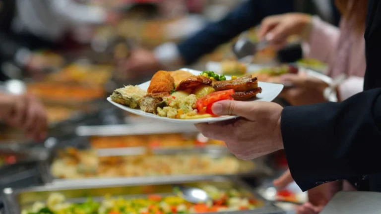 Novo marco do Brasil para vales-refeição e alimentação derruba ações de empresas francesas