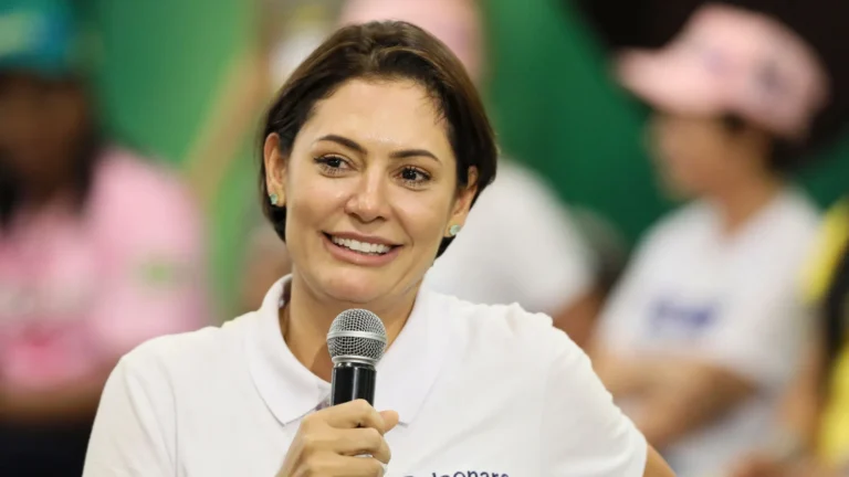 Michelle diz que Bolsonaro é ‘única opção’ para 2026 e que Congresso está de joelhos para STF