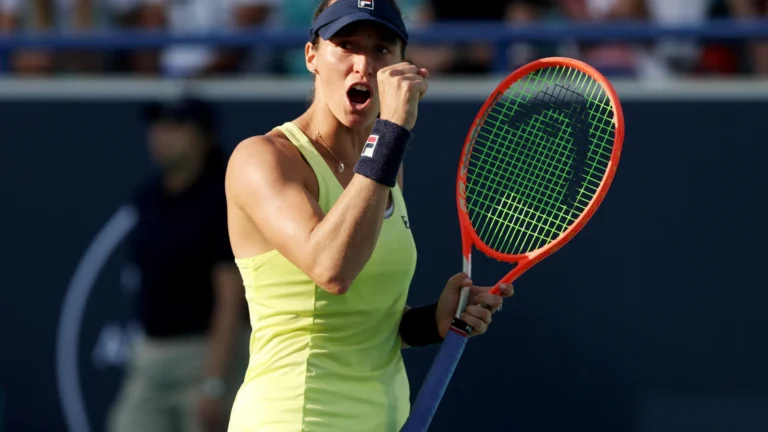 Luisa Stefani se torna primeira brasileira a avançar à decisão do WTA Finals nas duplas
