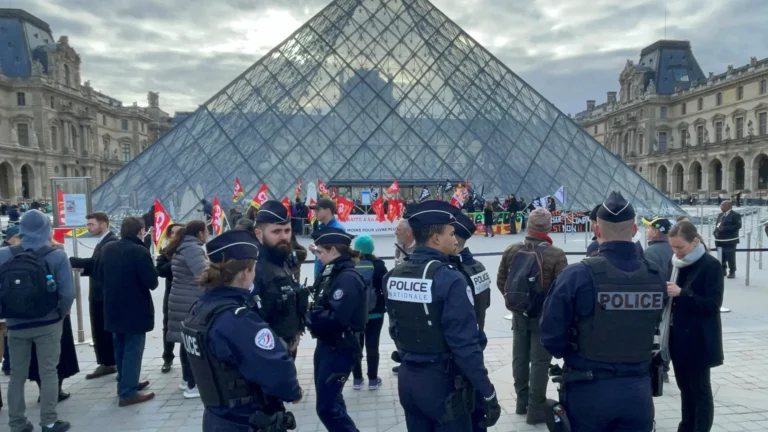 Revelado o mistério do ‘detetive’ do Louvre: “Gosto de ser chique”