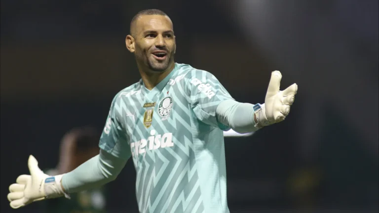 Weverton avança em recuperação e pode reforçar Palmeiras em reta decisiva