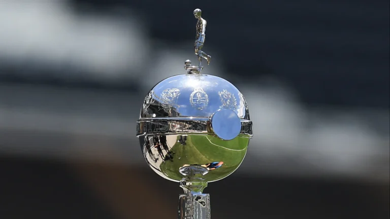 Finais da Libertadores e Sul-Americana terão impedimento semiautomático