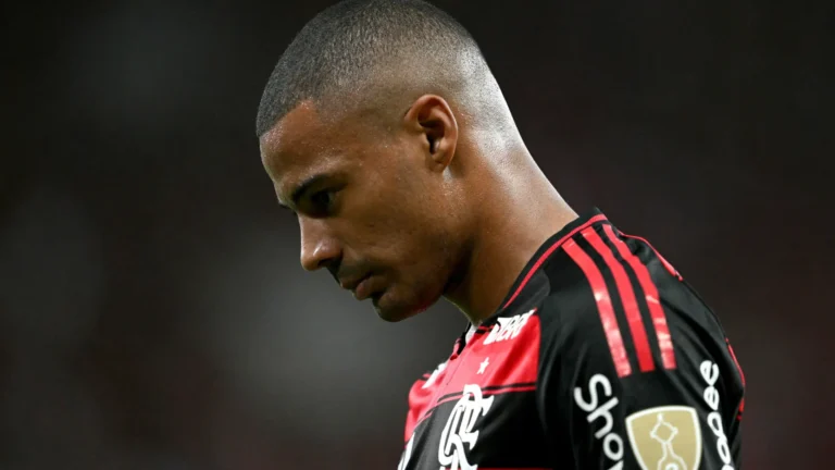 Lesões minam permanência de De La Cruz no Flamengo em ano de polêmicas