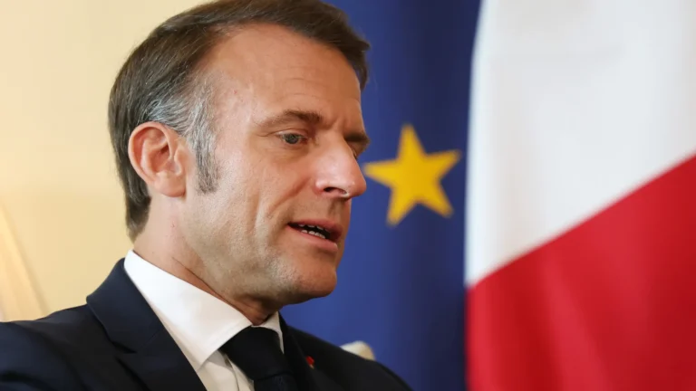 Macron pede a Lula que compense perdas das empresas por cortes de energia renovável