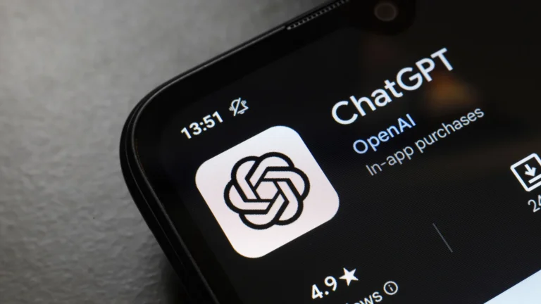 OpenAI lança grupos no ChatGPT com reações, emojis e memes feitos com IA