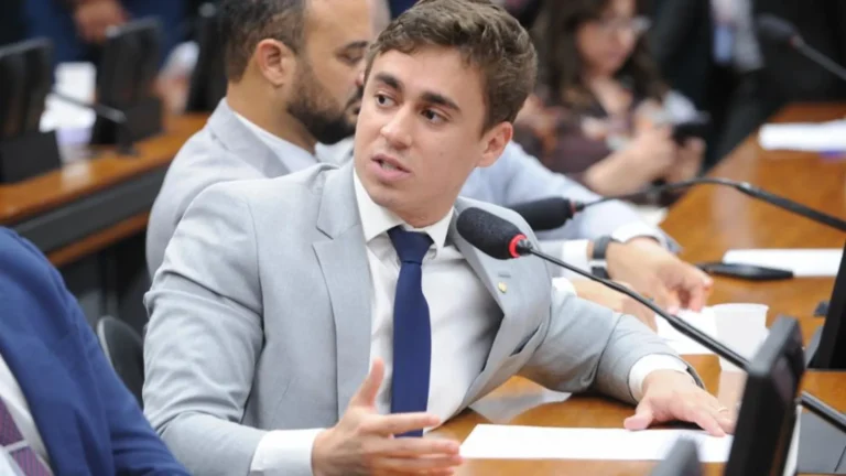 Nikolas Ferreira afirma que prisão de Bolsonaro é sintoma de problema mais grave