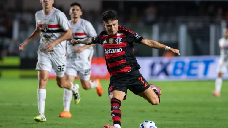 São Paulo e Flamengo empatam na Vila Belmiro, e Palmeiras segue líder